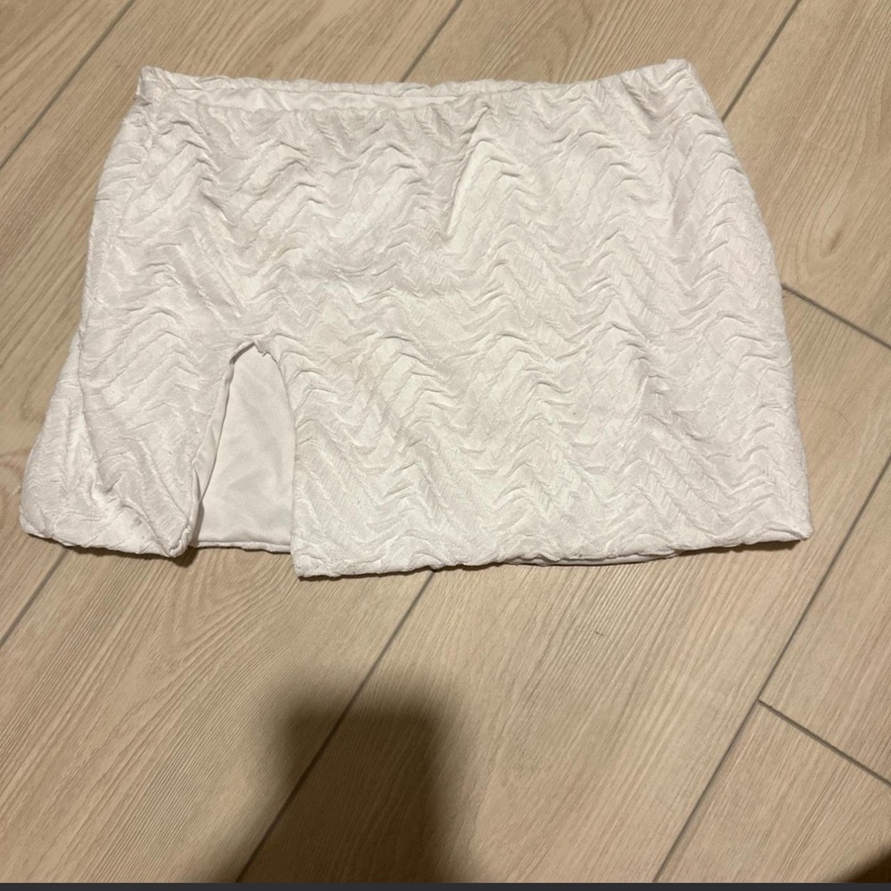Elegant White Women's Shorts